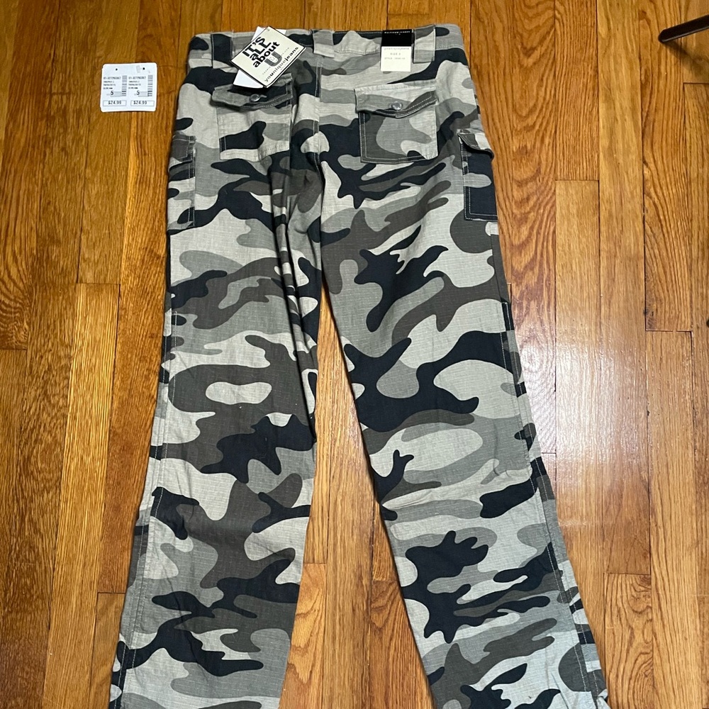 Size 5 Army Jeans With Tags
Excellent condition, smoke free home - Picture 2 of 3